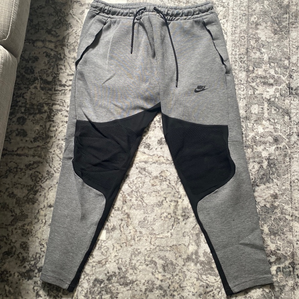 Men’s Nike Sweatpants - Size L